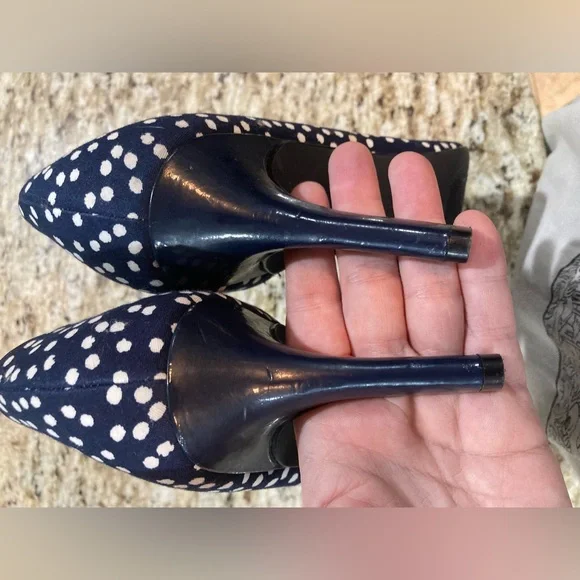 Navy Blue And Beige Spotted Heels Like New “Coach and Four” brand NOT COACH - Picture 5 of 6